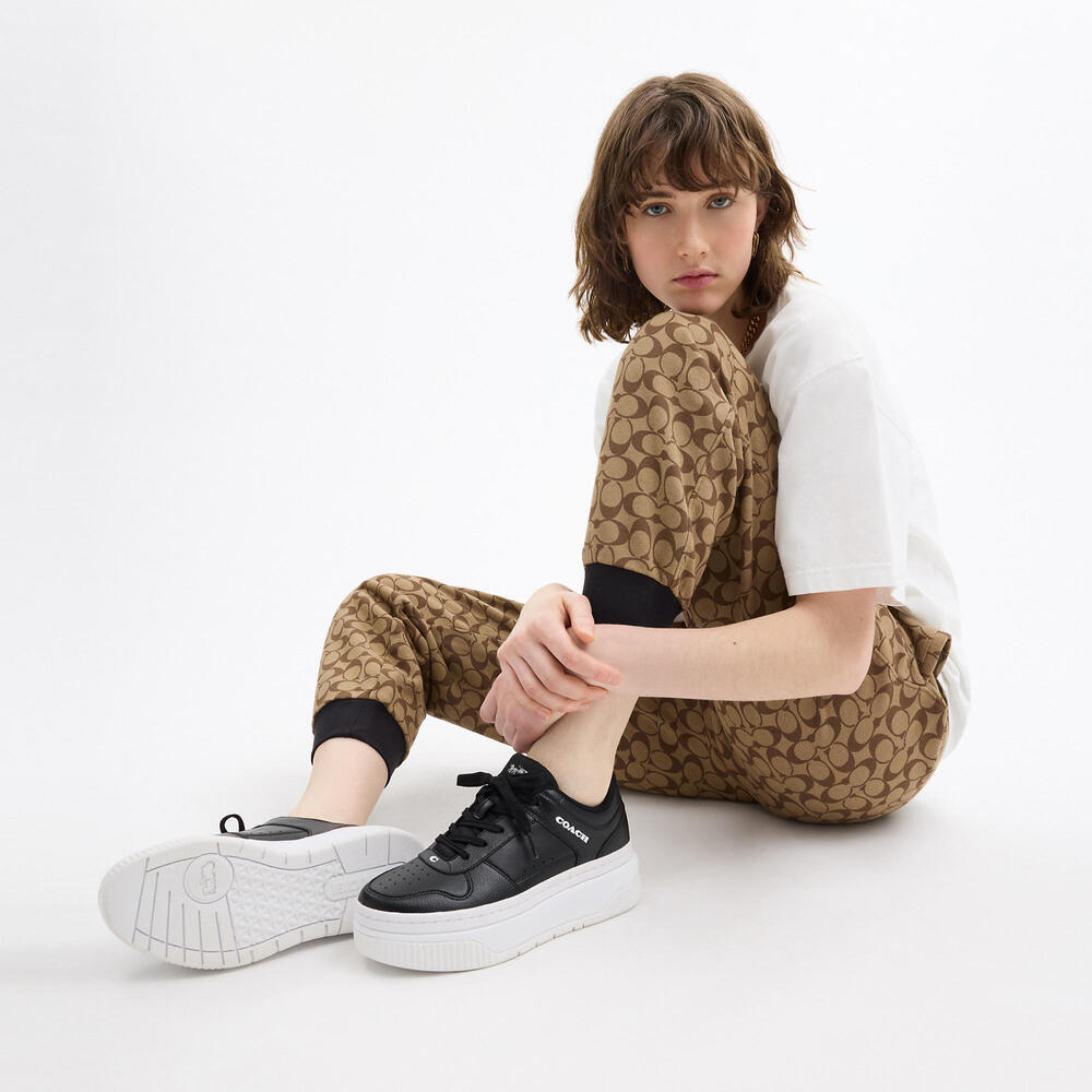 PENDING. COACH BLACK AND WHITE WOMAN'S SNEAKERS
